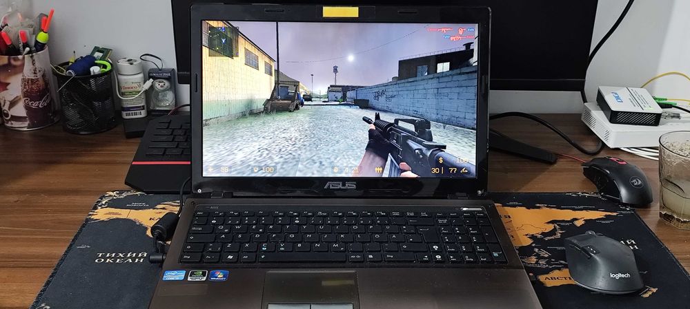 Vand laptop i3 perfect functional cu 9 jocuri instalate