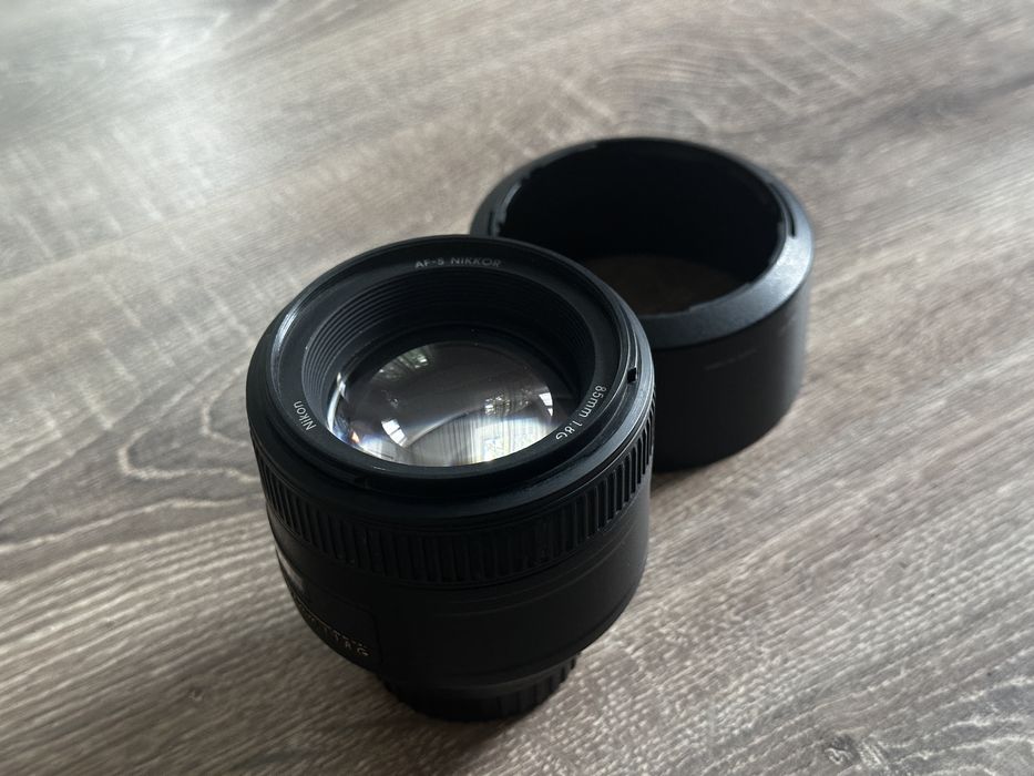 Объектив Nikon 85mm 1.8