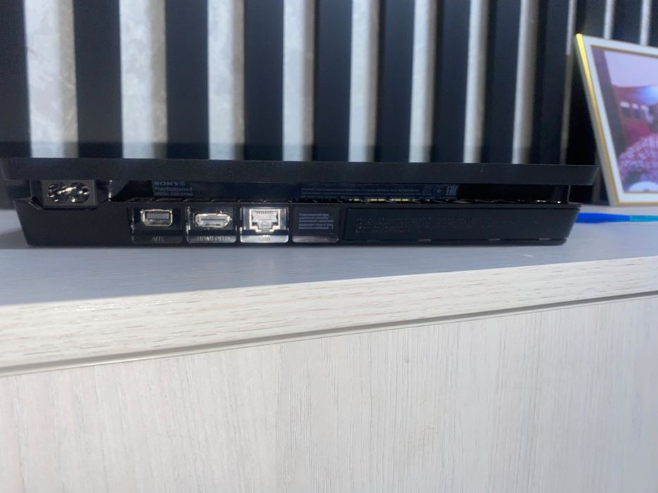 PS4 Slim + 2 DualShock 4 + PS Plus Extra до 2027 + 300 игр + 4 игры