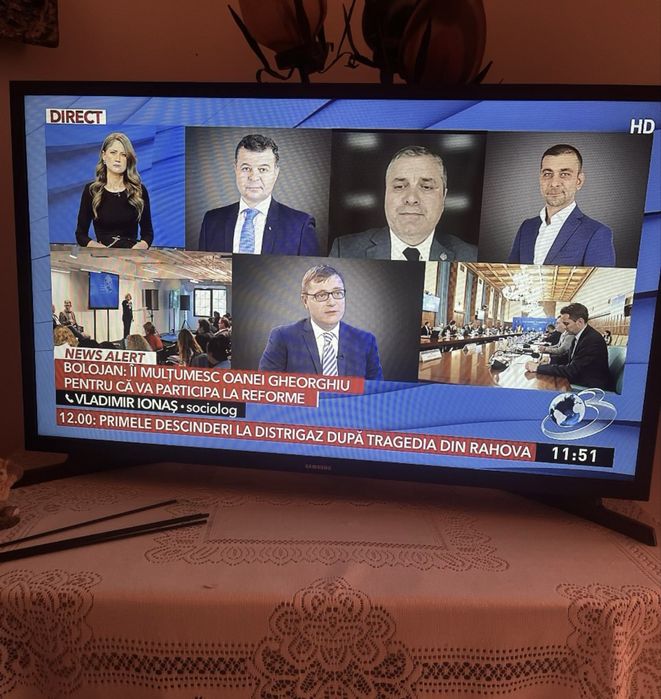 Vand doua Tv smart