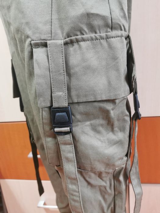 Pantaloni cargo Bershka bărbați mas. M khaki verzi