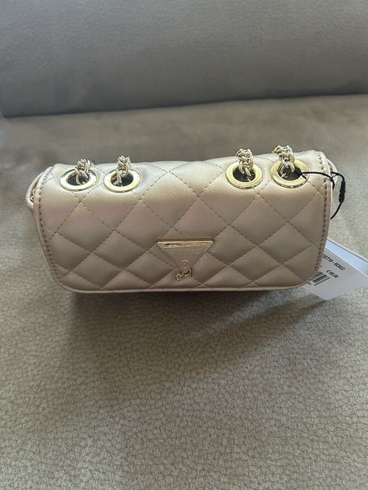 Дамска чантичка GUESS