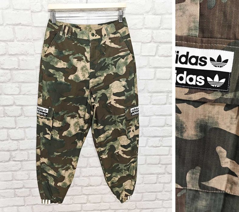 Adidas Камуфляж Оригинални дамски панталон camouflage Размер UK 12 / L