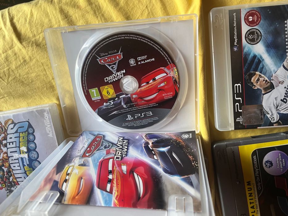 Vând ps3 și jocuri