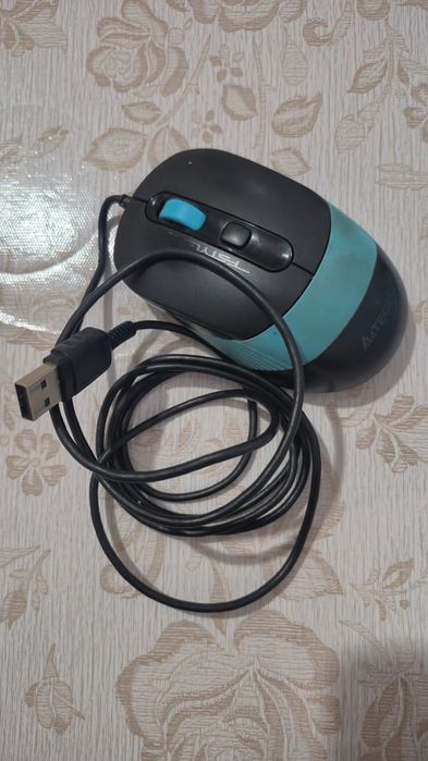 Мышка, компьютерные шнуры