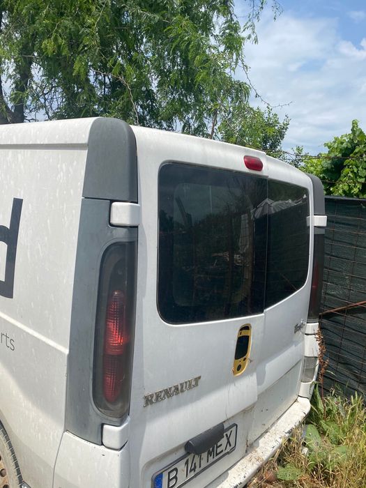 Dezmembrez opel vivaro renault trafic 1,9