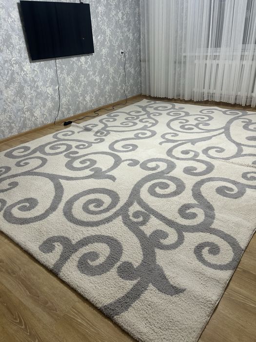 Продам ковер новый