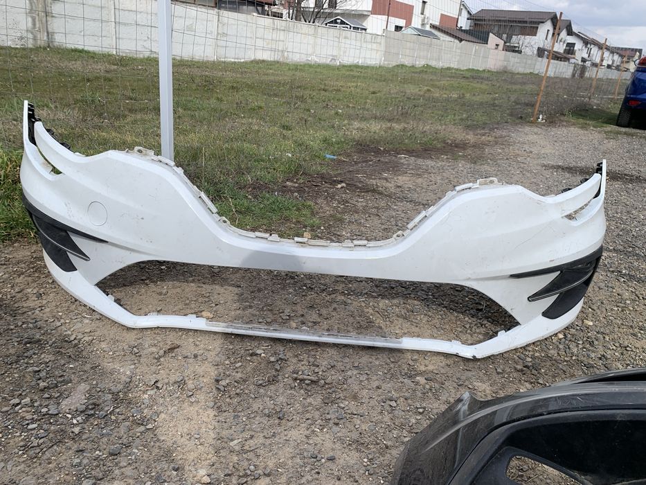 Bara fata Renault Megane 4 facelift