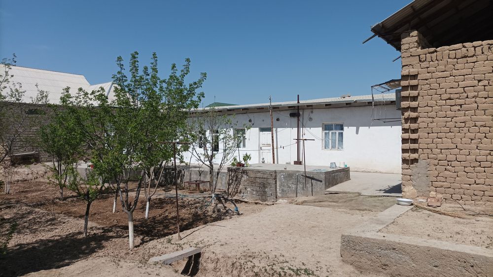 7,8 sotixli uy sotiladi.