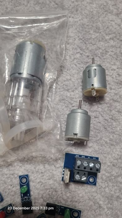 Arduino uno 4 placi si 2 ecrane