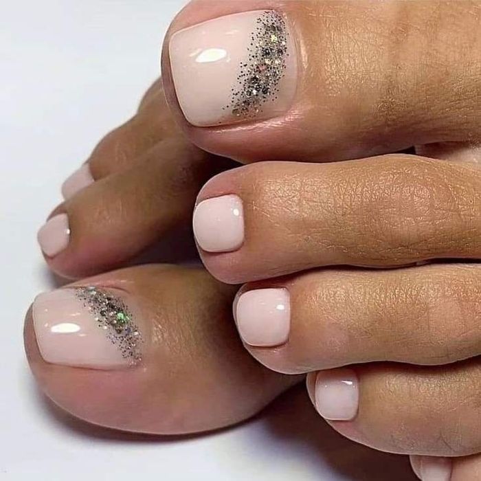 Unghii cu gel și pedichiura