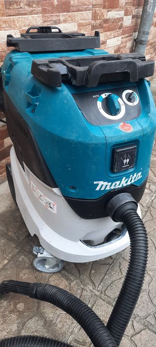 Makita vc4210L Прахосмукачка със Контакт АвтоТупалка Сухо Строителство Гипс Картон