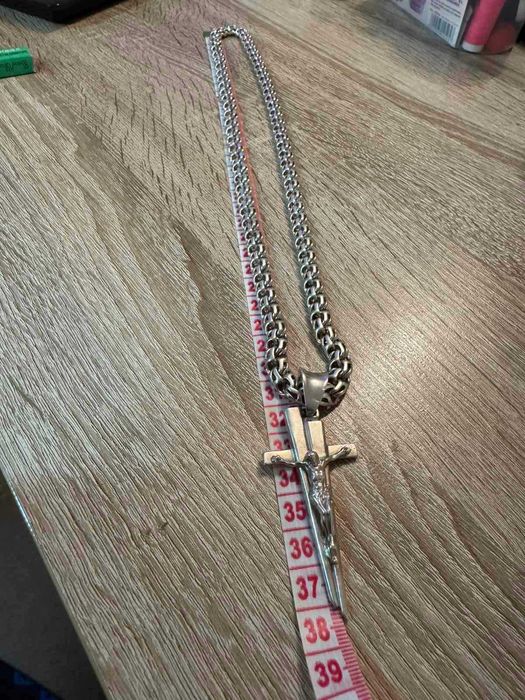 Сребърен ланец със кръст