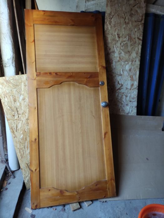 Дверь деревянная