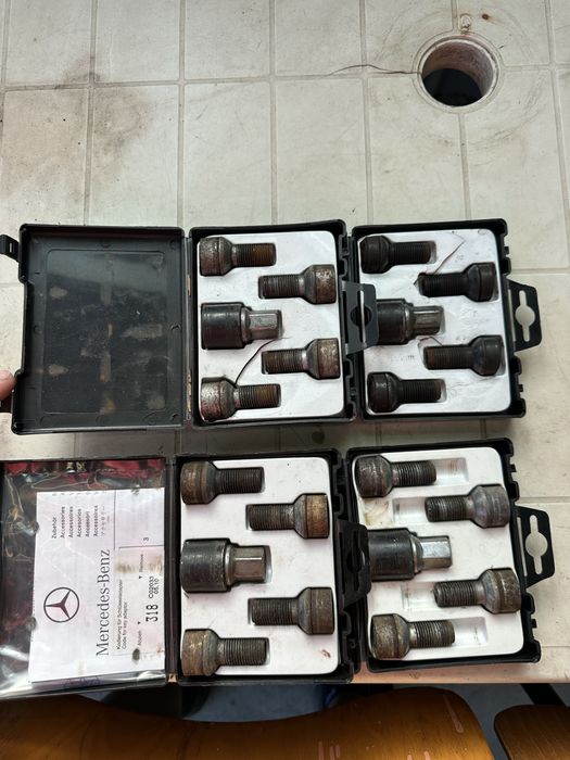 Секретни болтове Mercedes benz секрети w204 w207 w212 w218 w205