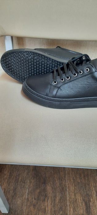 Женские кроссовки