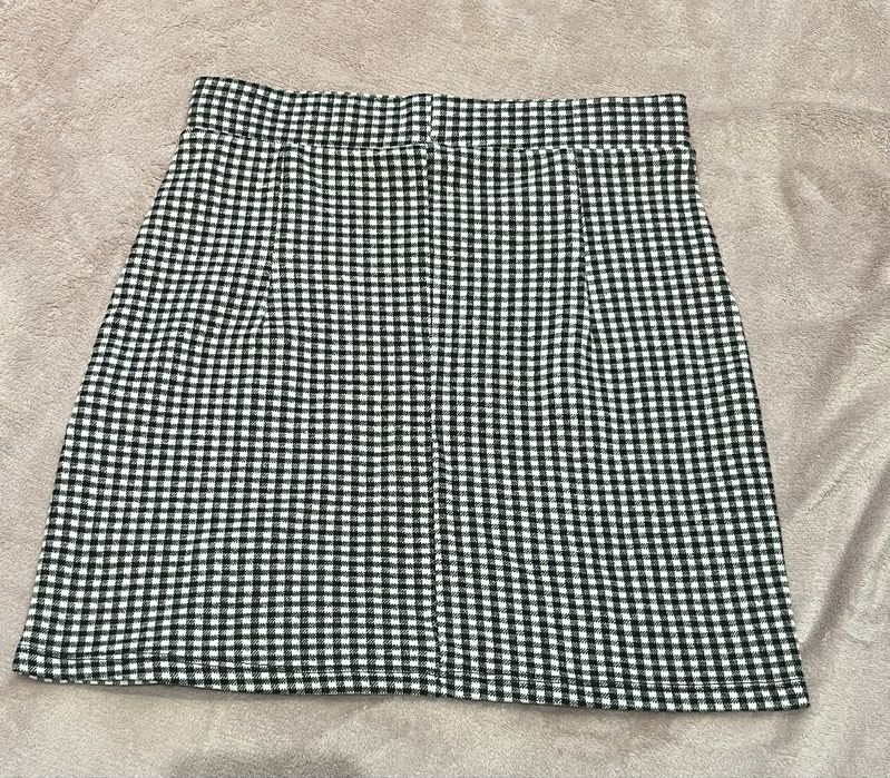 Ситно карирана черно-бяла пола