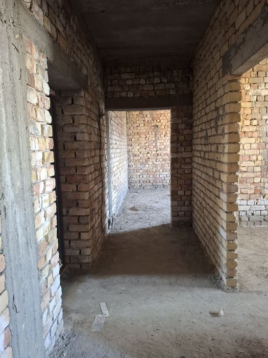 Каробка дом сотилади.