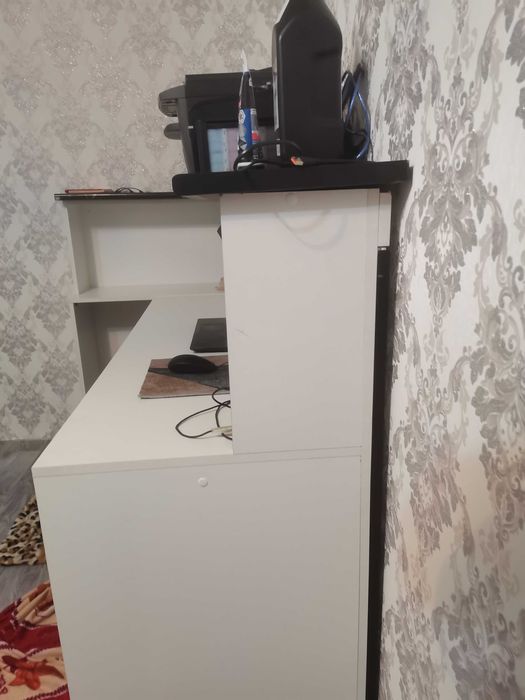 Продам стол рецепшен