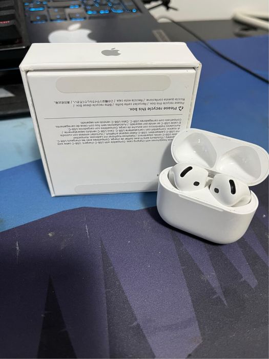 Apple Airpods 4 Noise cancellation