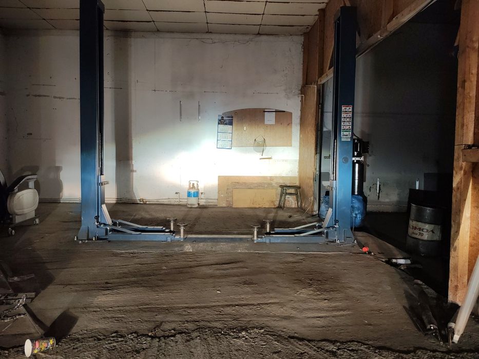 Elevator 2 coloane 220 V