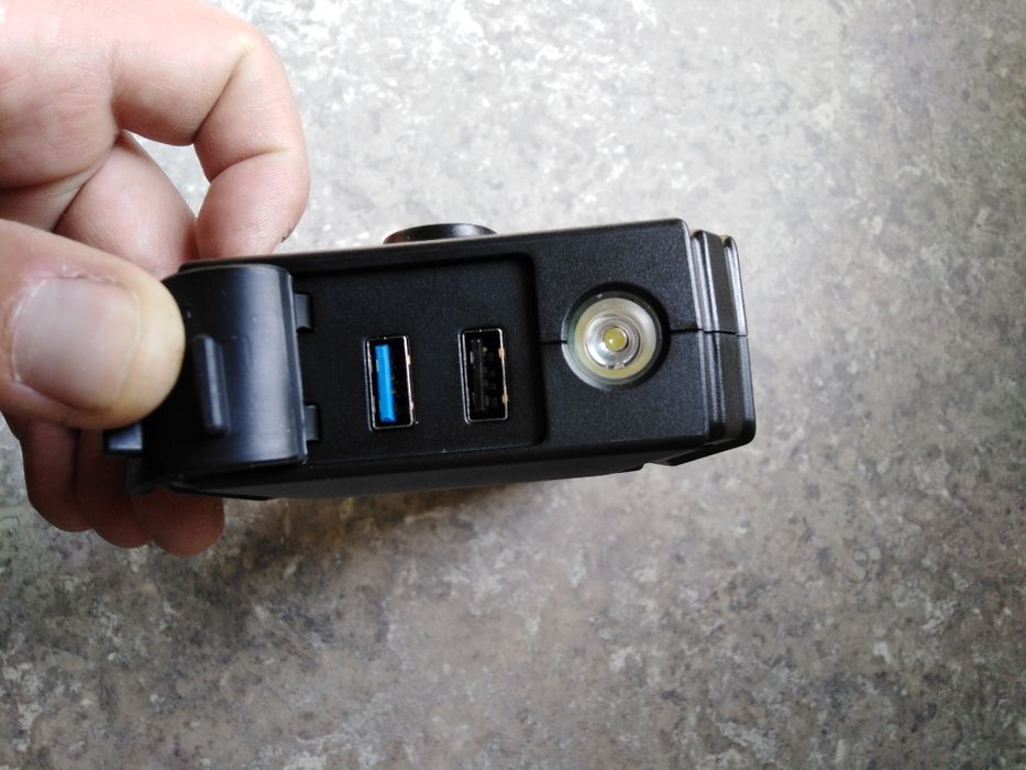 бустер, аварийна стартерна батерия 2500 Ампера БЕЗПЛАТНА ДОСТАВКА