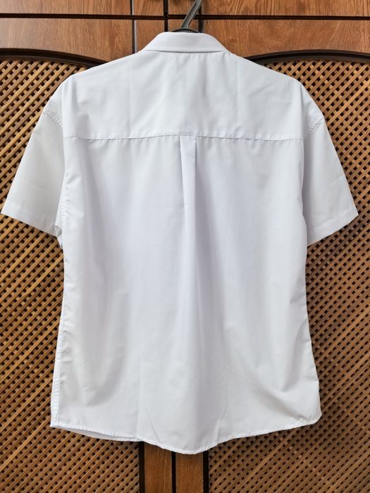 Продам новую  рубашку 164см