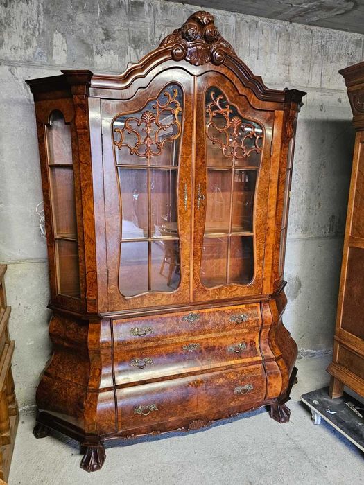 Витрина в стил Чипъндейл с интарзия