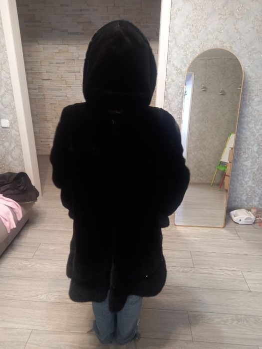 Продам шубу норковую черный бриллиант состояние новое