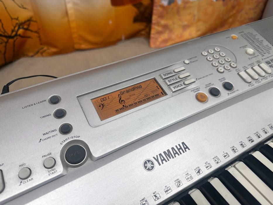 Синтезатор Yamaha PSR-E303