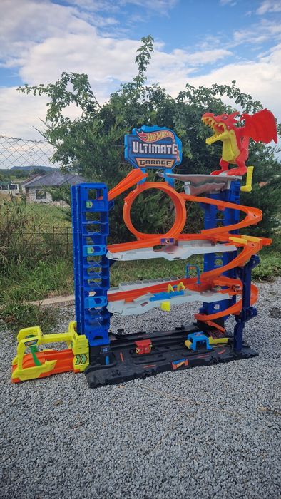 Vând jucării Hot Wheels