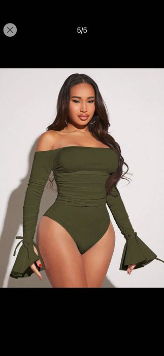 Зелена блуза с паднали рамене