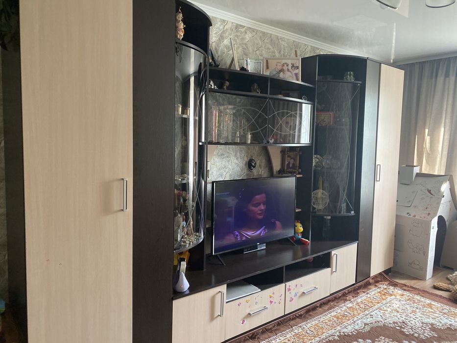 Стенка в гостиную комнату