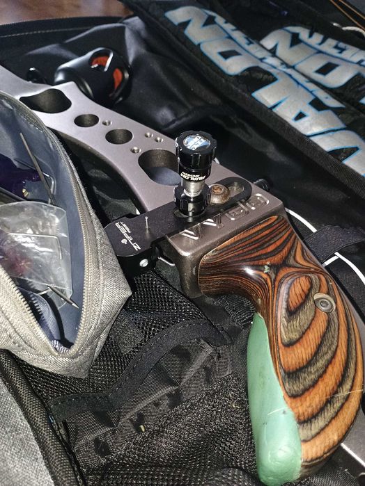 Продавам спортен лък рекърв.Подходящ за barebow