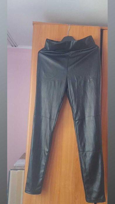 Pantaloni piele negri Primark