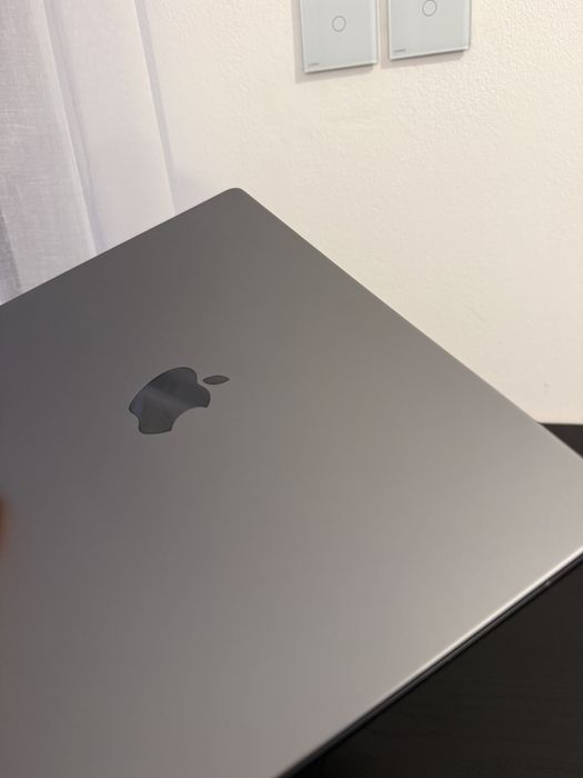 MacBook Pro 14-inch / M2 Pro / 16GB RAM / 512 GB