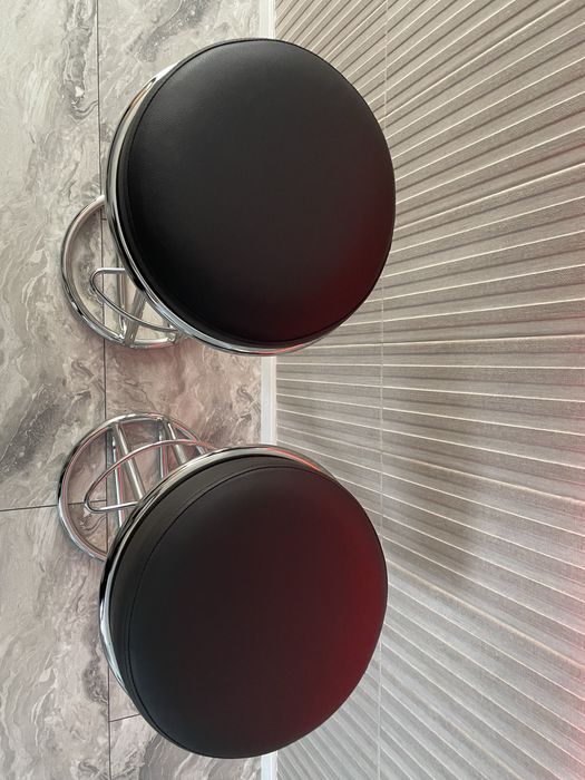 Scaune nefolosite 200 buc