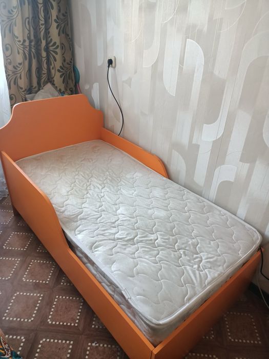 Детская кровать с матрасом