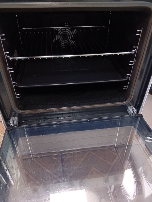 Свободно стояща печка с керамичен плот VOSS  с две години Гаранция!