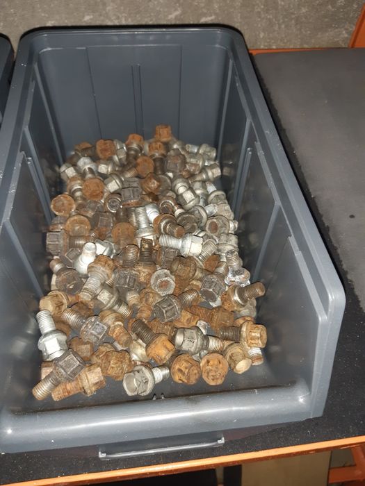 Болтове, куки за теглене, ключ Мерцедес