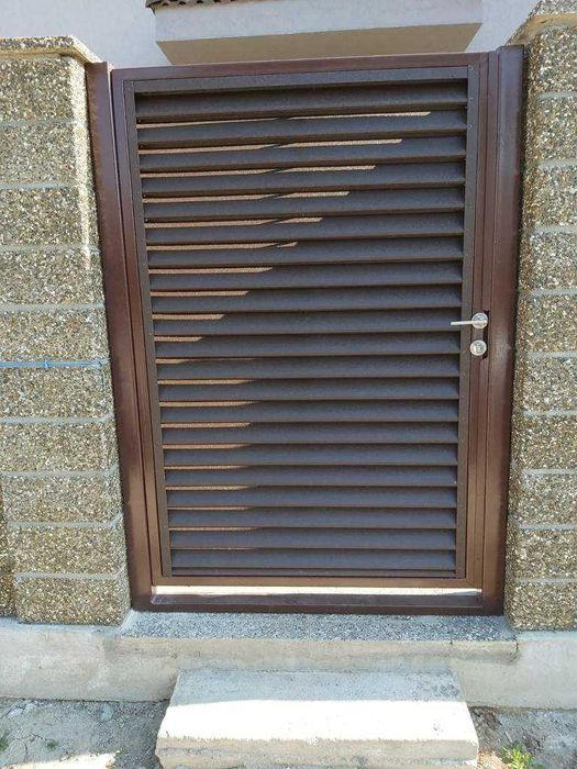Garduri si porti din panouri stil jaluzele si alte modele disponibile