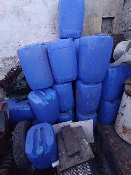 Продам каныстры 30 литровые
