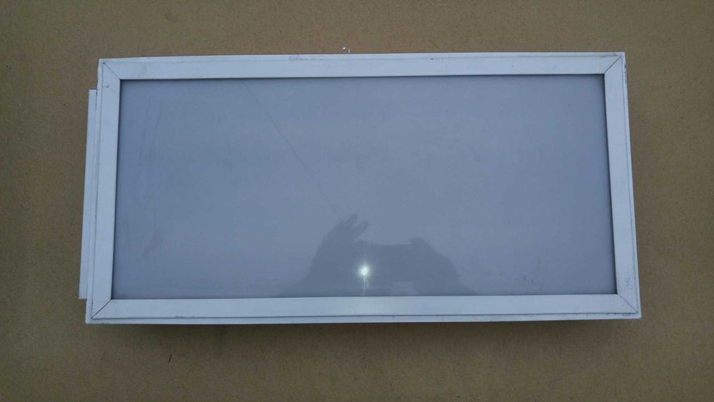 Продаются разнобразные светильники.