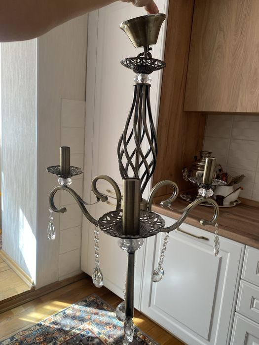 Продам люстру в отличном состоянии