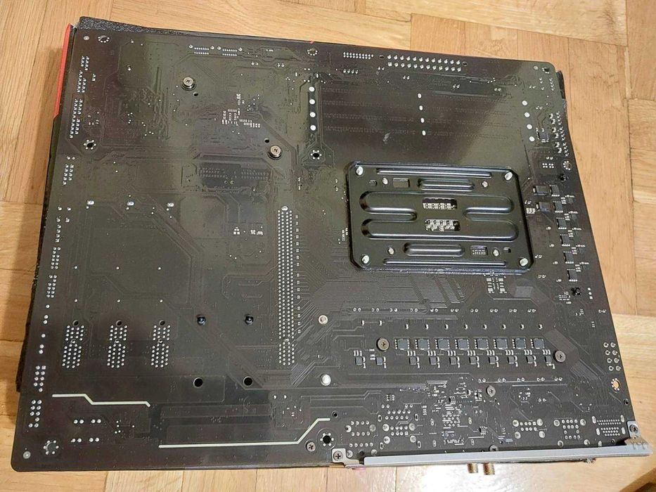 AMD Ryzen 5 7600X + Gigabyte B650 Eagle AX Wi-Fi