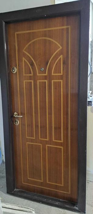 Vând ușă metalica