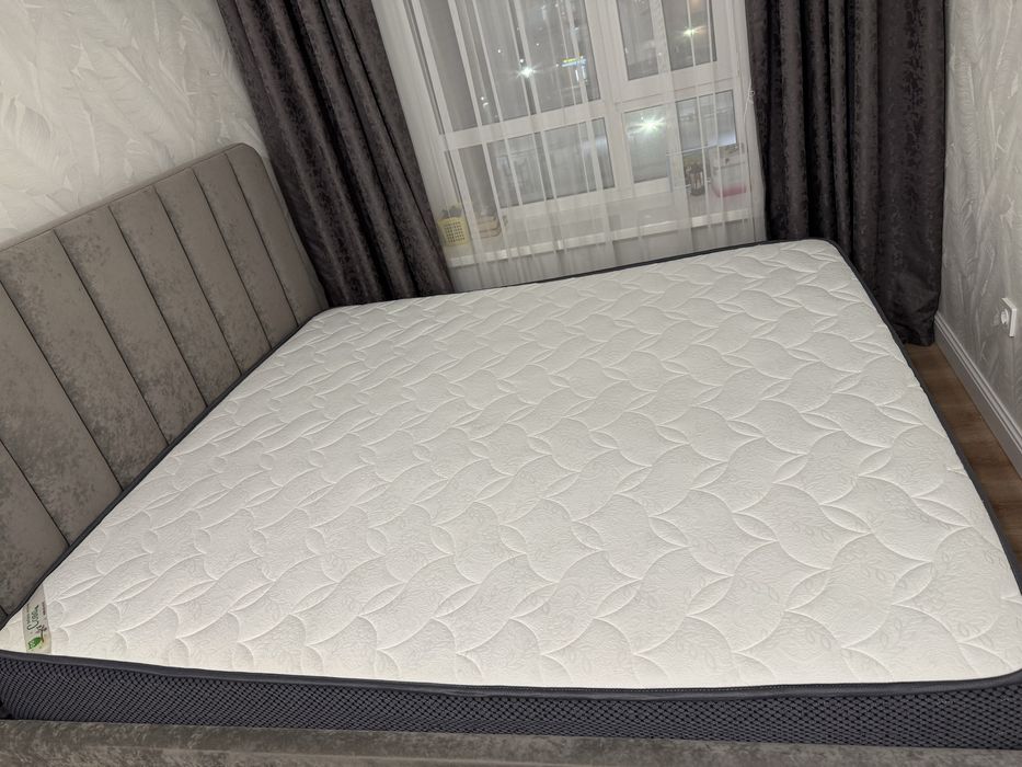 Спальная кровать с матрасом