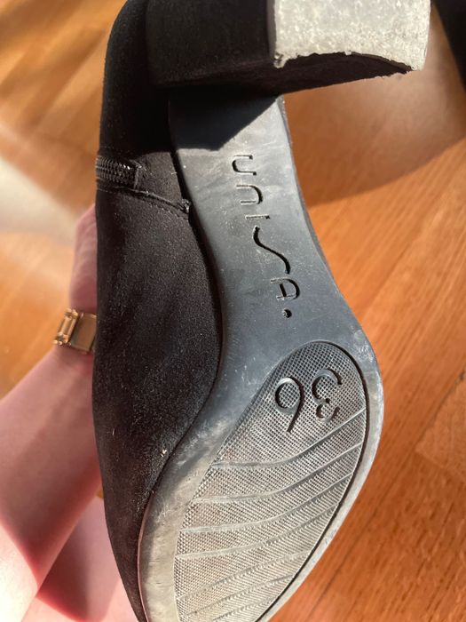 Botine din piele intoarsa UNISA