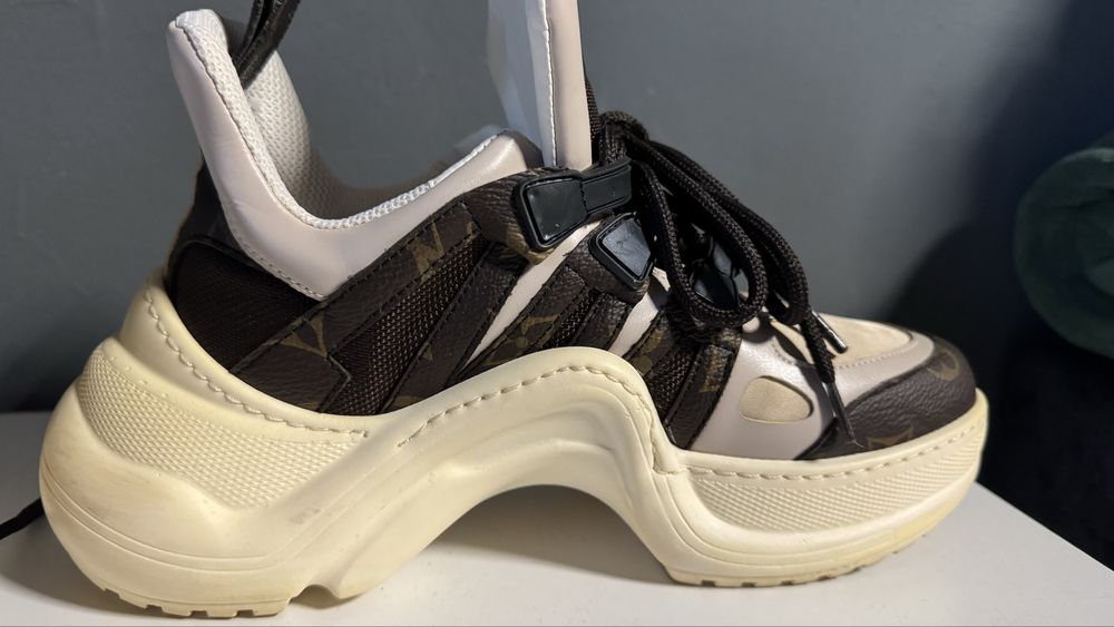 Adidasi marimea38 LV