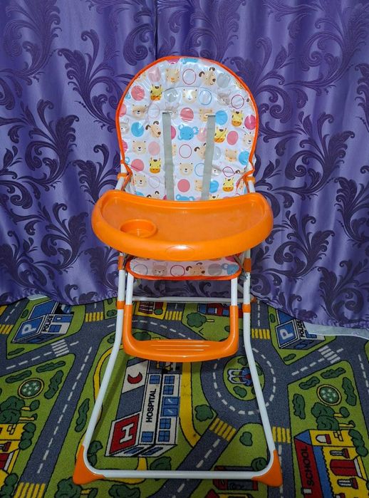 Vând scaun de masă pentru bebeluși și copii